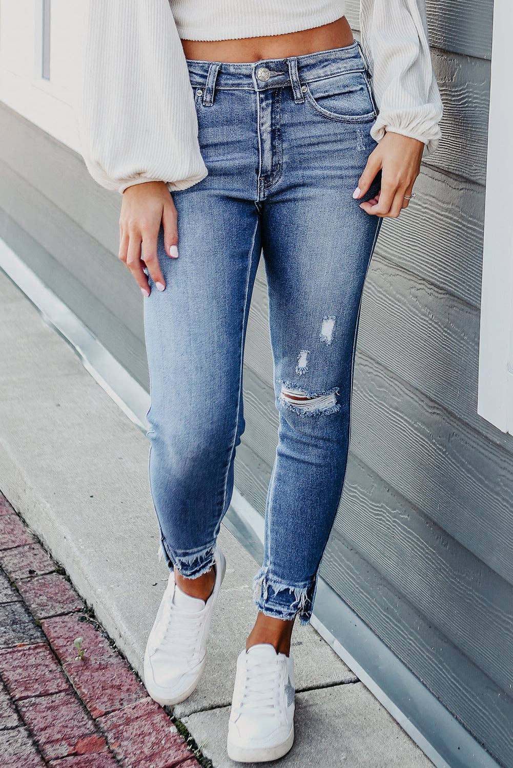 Distressed fashion ripped skinny jeans