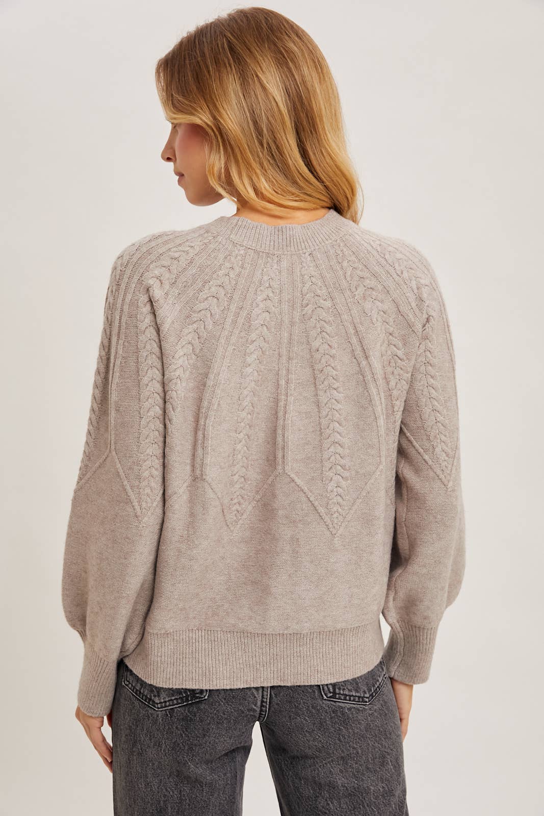 CREW NECK CABLE KNIT SWEATER
