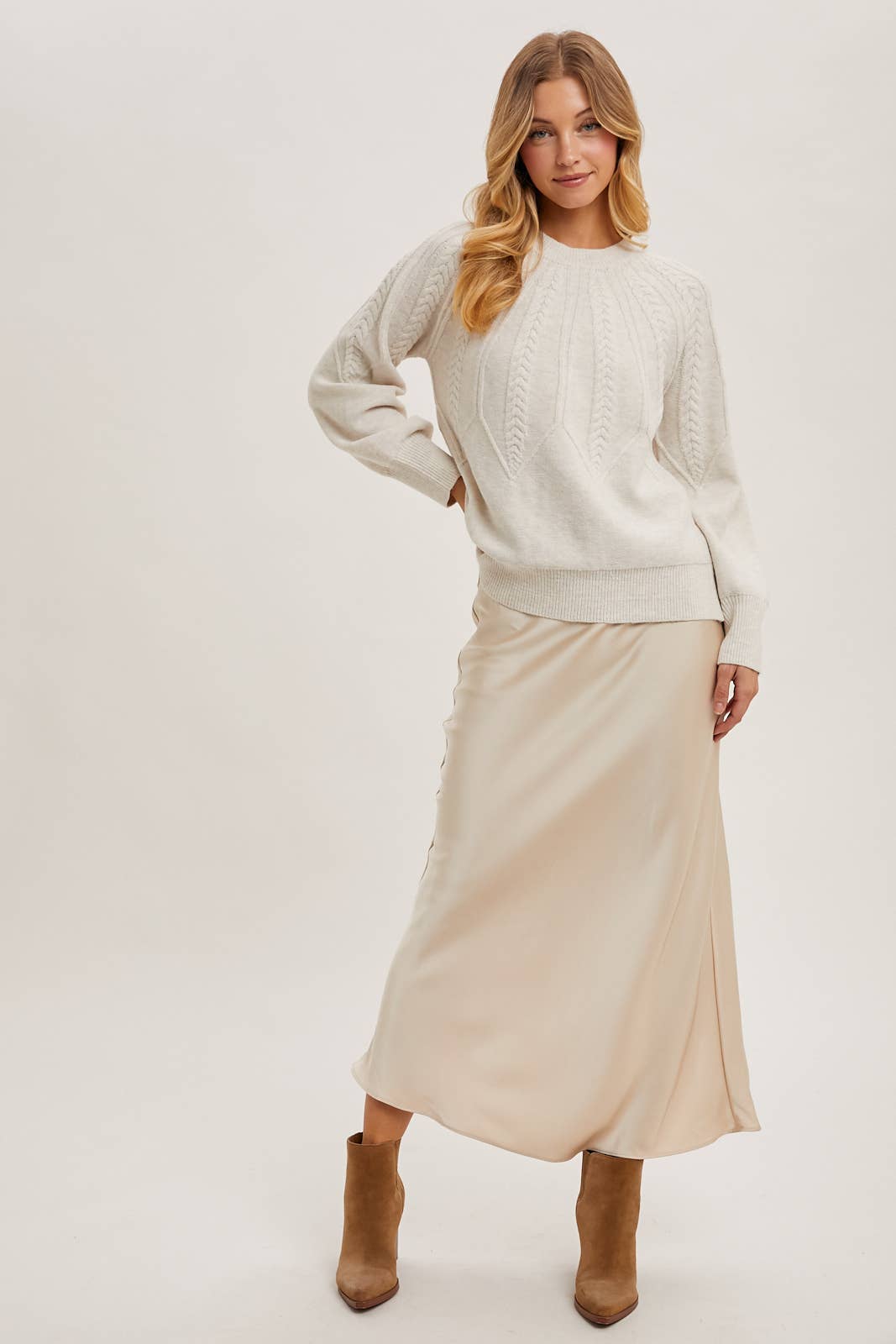 CREW NECK CABLE KNIT SWEATER