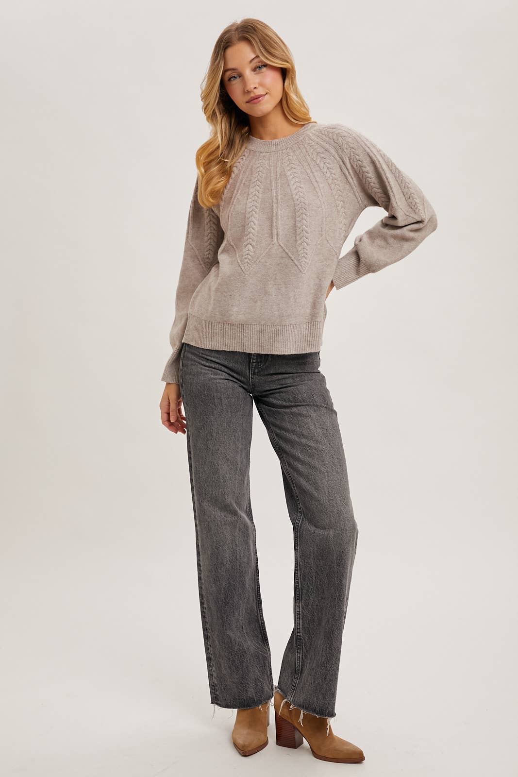 CREW NECK CABLE KNIT SWEATER