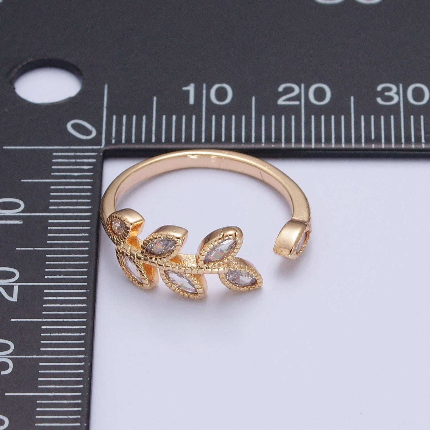 Elegant Gold Vine Ring