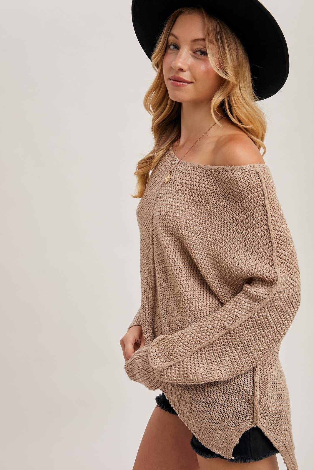 REVERSE SEAM LOOSE FIT SWEATER