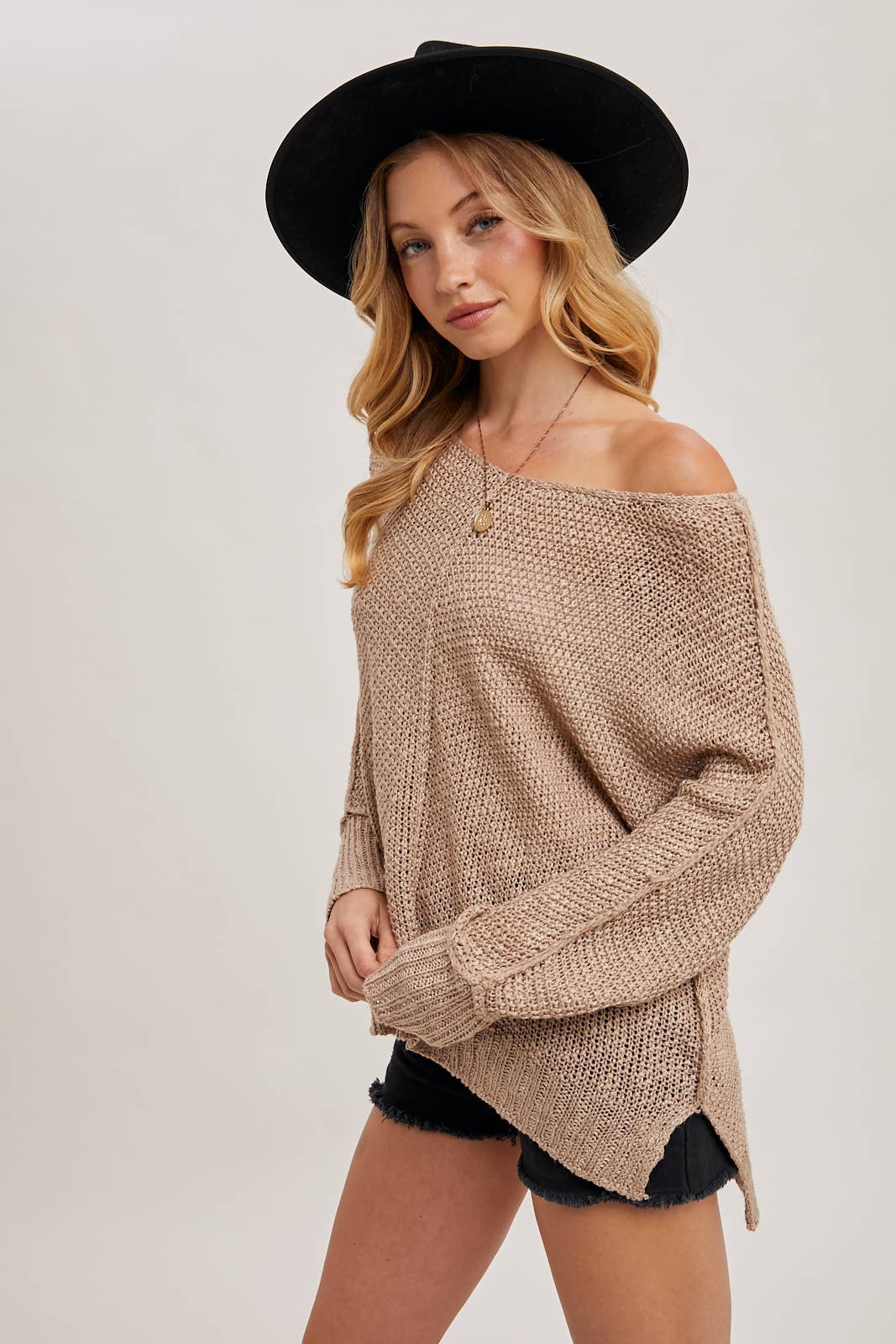 REVERSE SEAM LOOSE FIT SWEATER