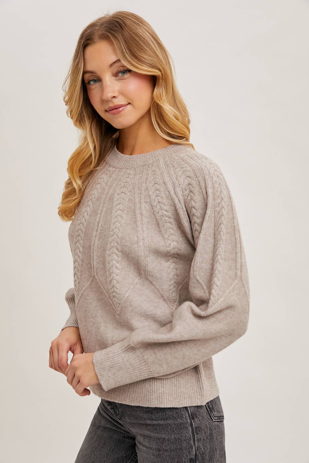 CREW NECK CABLE KNIT SWEATER