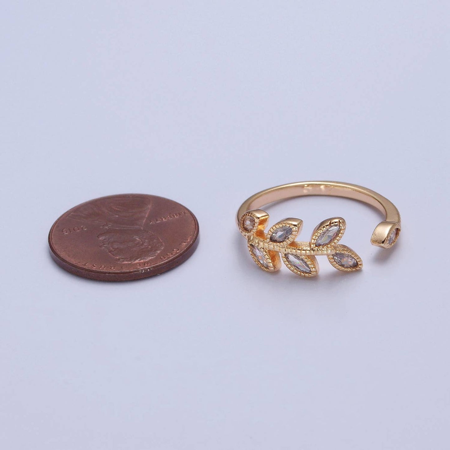 Elegant Gold Vine Ring