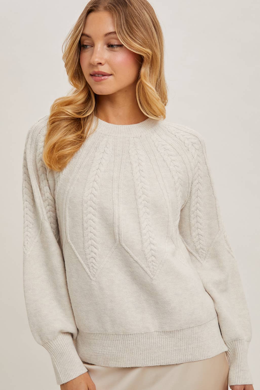 CREW NECK CABLE KNIT SWEATER