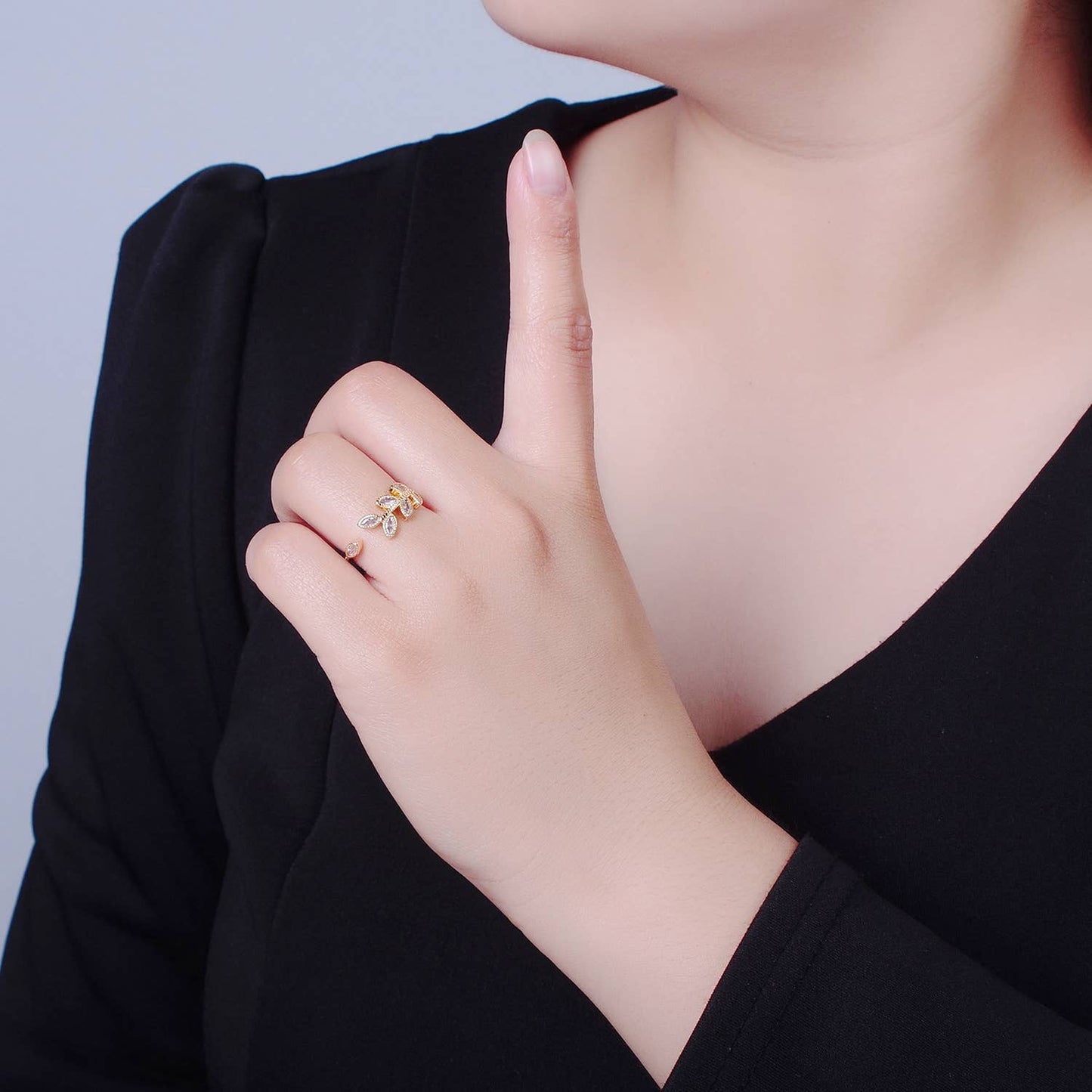 Elegant Gold Vine Ring