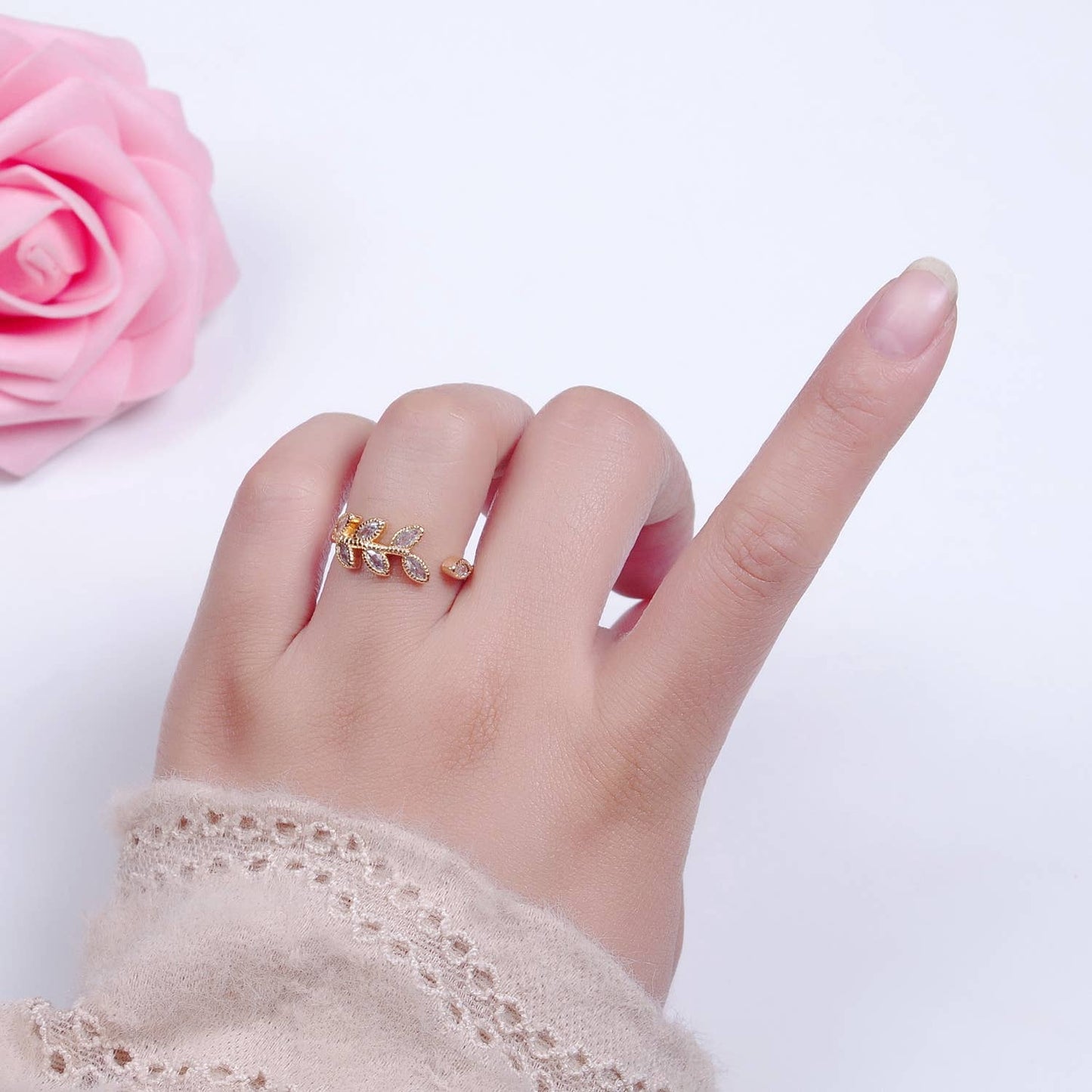 Elegant Gold Vine Ring