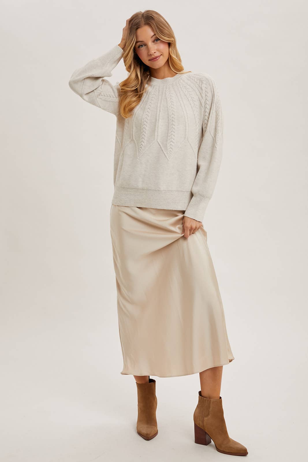 CREW NECK CABLE KNIT SWEATER