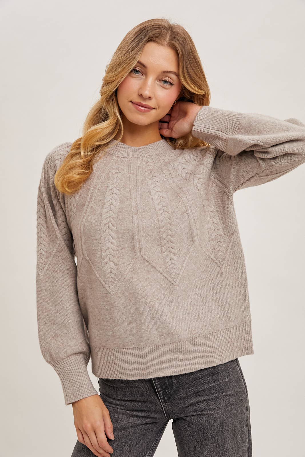 CREW NECK CABLE KNIT SWEATER