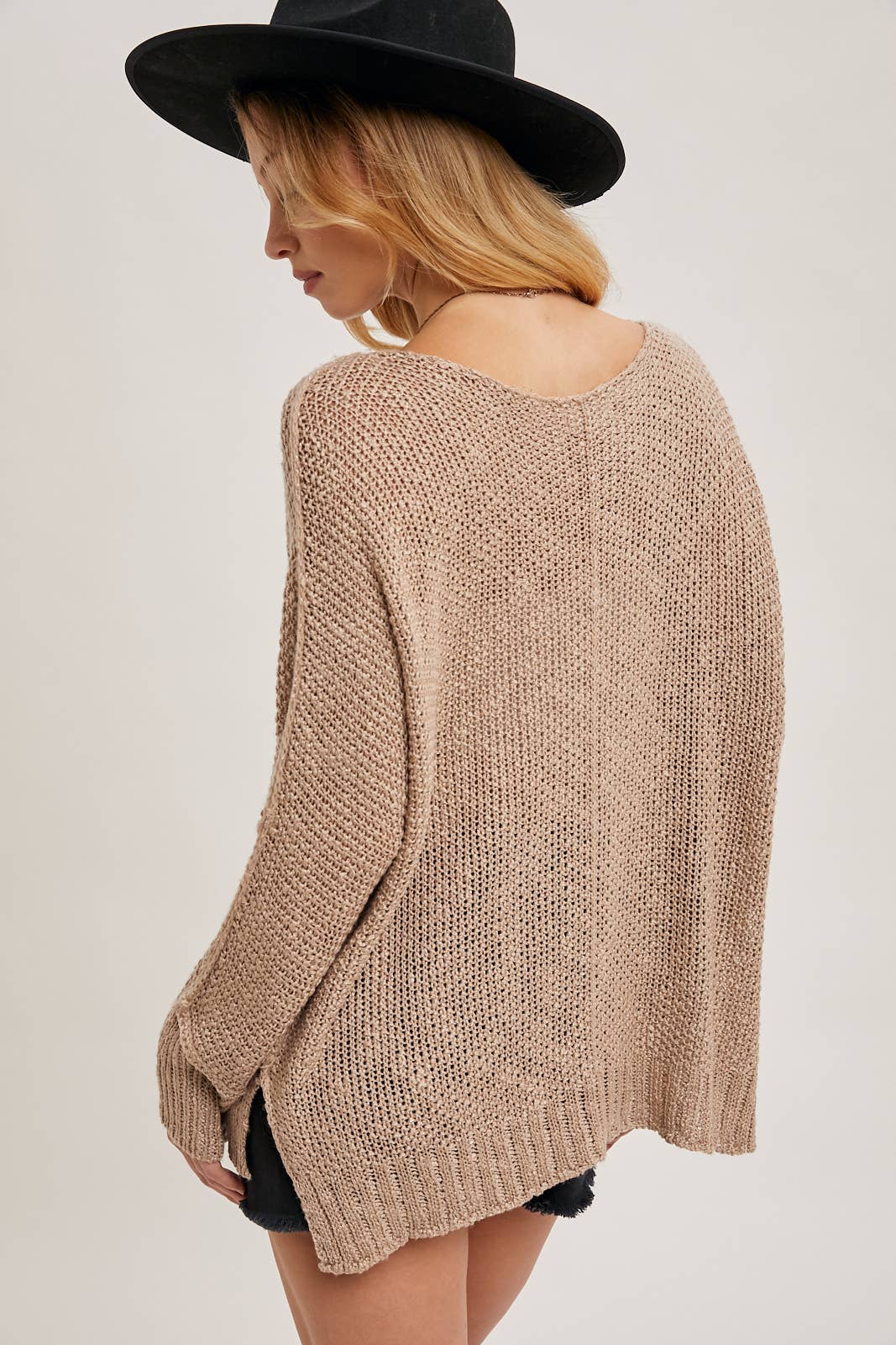 REVERSE SEAM LOOSE FIT SWEATER